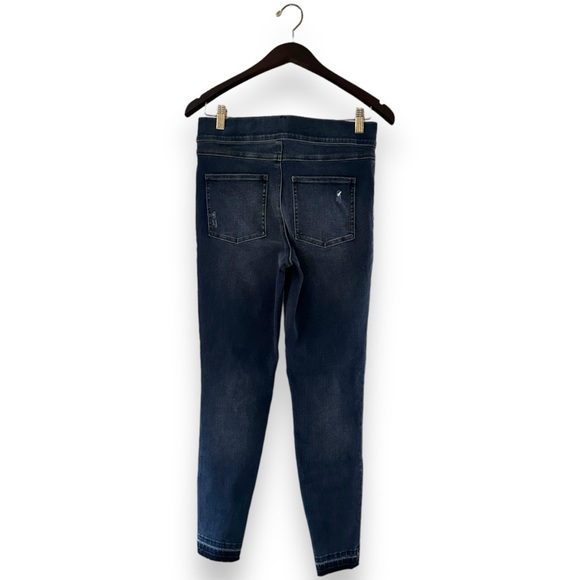 Spanx Blue Denim Distressed Skinny Jean Leggings
Stretch Size Medium High Rise - Picture 6 of 13
